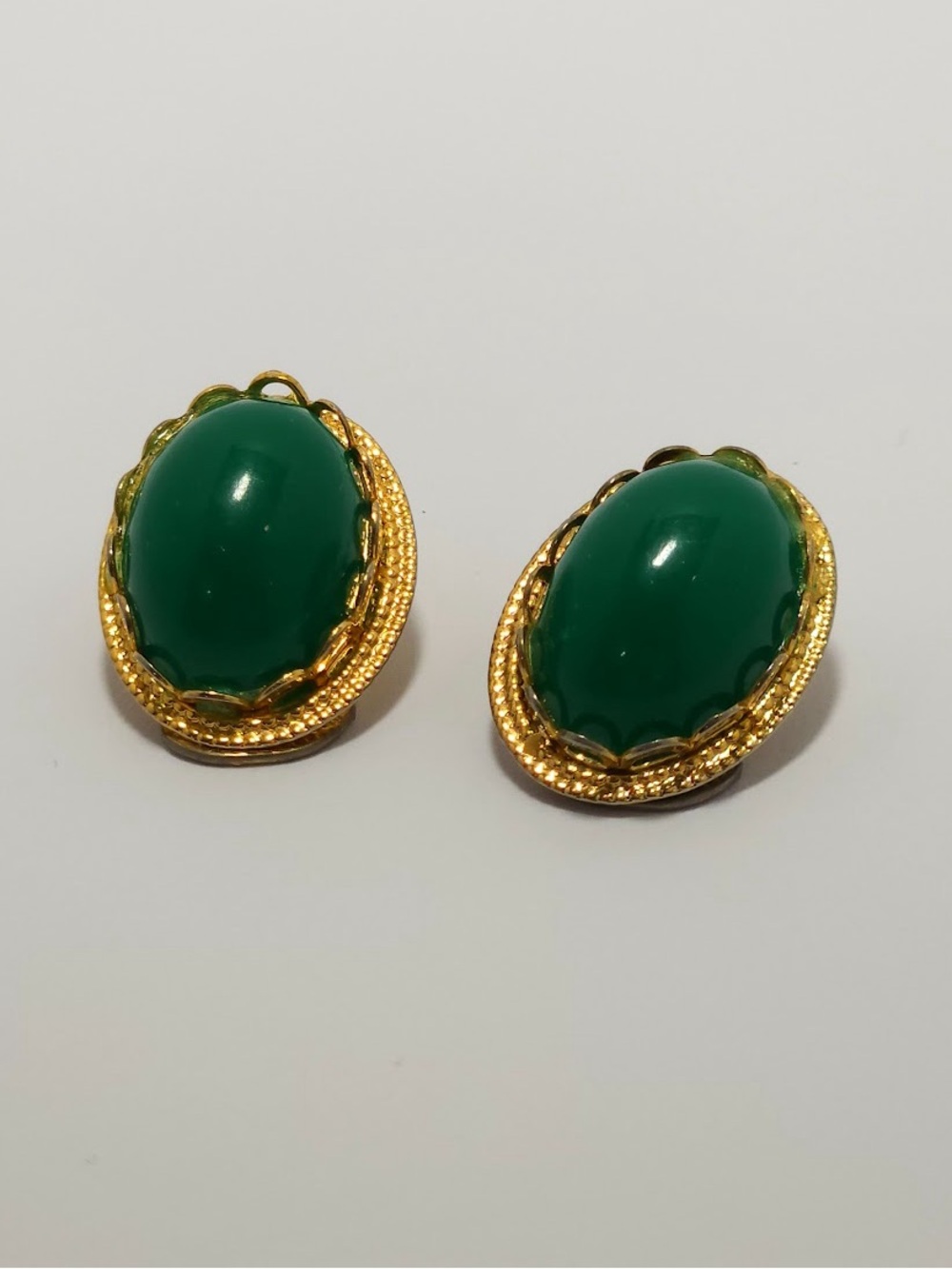 3/ $25 Vtg Gold Tone Dark Green Oval  Shaped Cabochon Setting Clip Back Earrings
